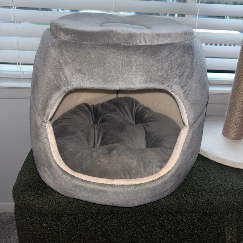 Brand new Cat bed